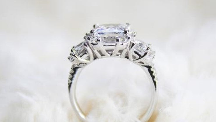 How to Shop for a Simulated Diamond Ring
